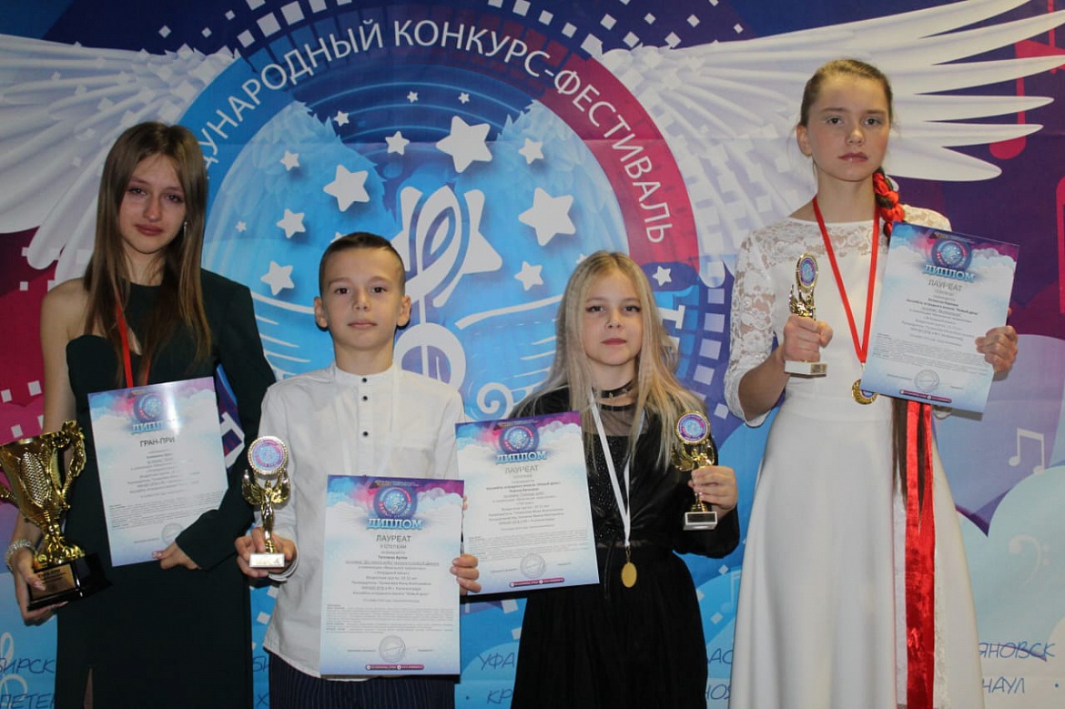 12 конкурсов и 2 ГРАН ПРИ у коллектива "Новый день"!